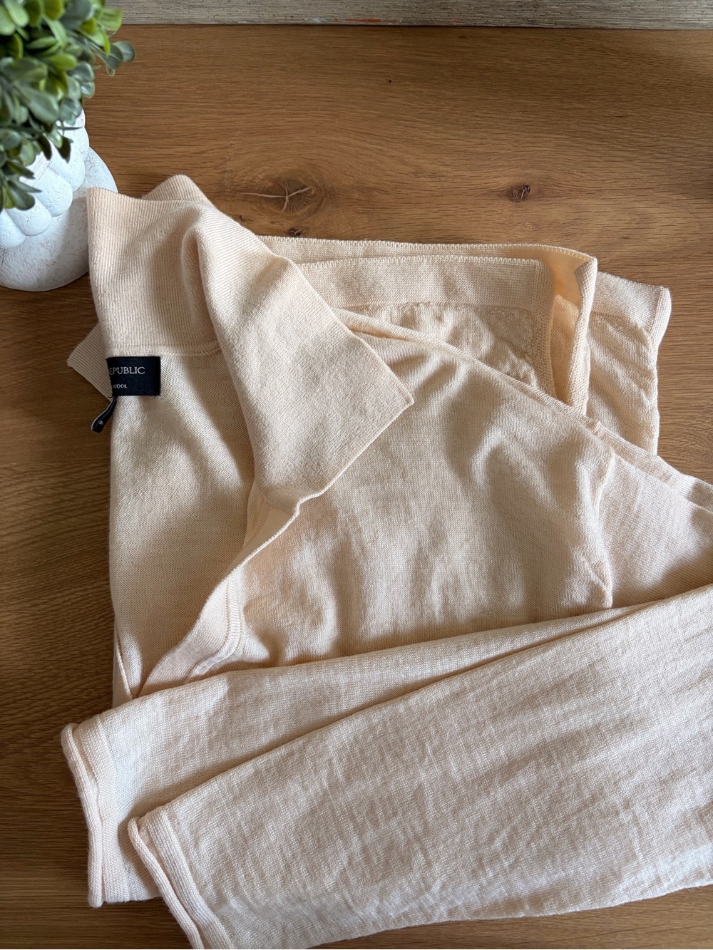 Banana Republic 100% Merino Wool Polo Sweater Collared V-Neck Cream L - Picture 3 of 11